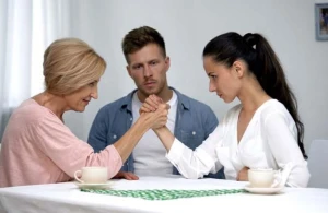 Gəlini evə qeydiyyata salan qayınanalara VACİB XƏBƏR: Evi satmaq istəsəniz...