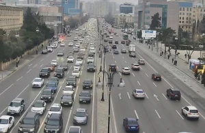 Bakıda 20 istiqamətdə nəqliyyatın sıxlığı yaranıb