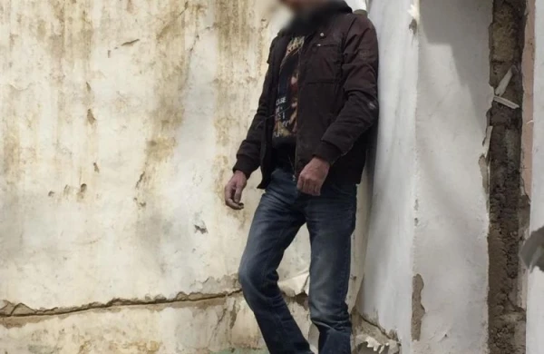 Bakıda asılmış kişi meyiti tapıldı - FOTO