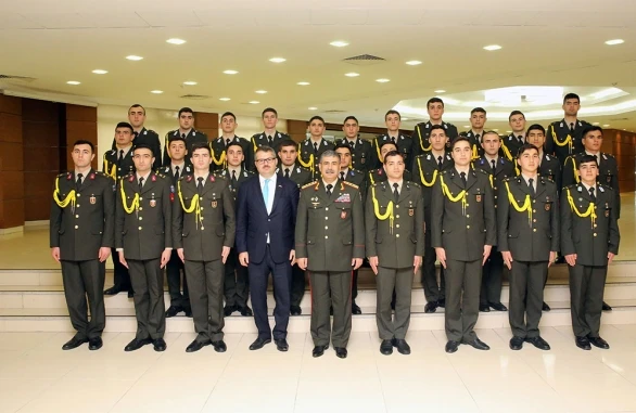 Закир Гасанов на встрече с азербайджанскими курсантами в Турции