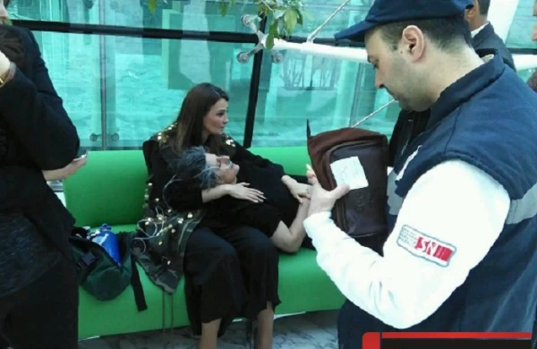 Şəhid anası yerə yıxıldı,Qənirə Paşayeva təcili yardım çağırdı