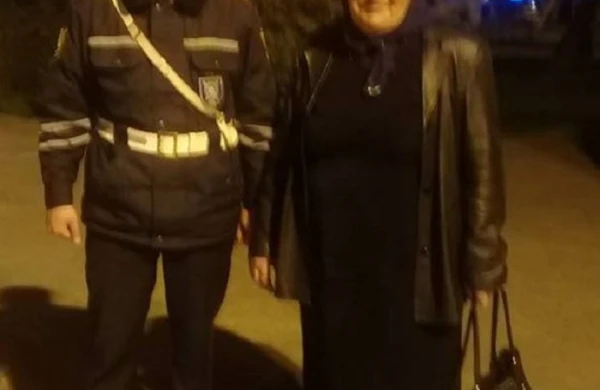 Polisdən nümunəvi  addım - Yolda  qalan  qadına  görün necə kömək etdi