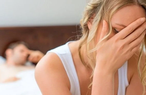 6 yaşlı ögey qızını divara çırpa-çırpa öldürdü, sonra anasıyla sevişdi - DƏHŞƏTLİ CİNAYƏTİN İYRƏNC TƏFƏRRÜATI