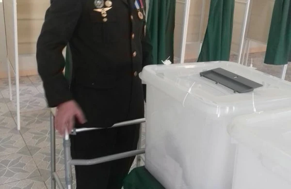 Hər kəs  seçkiyə  gələn  aprel  döyüşçüsündən  danışır - FOTOLAR