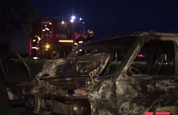 Bərdədə fəhlə daşıyan mikroavtobus yanıb - 9 nəfər yaralanıb