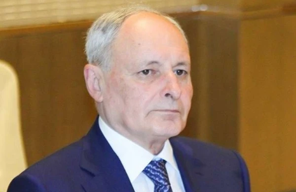 Seçkilərdə  İlham  Əliyevə  səs verməyən nazir kimdir?(FOTO)