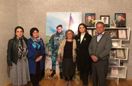 Aprel qəhrəmanlarının ailələri ilə görüş – Video