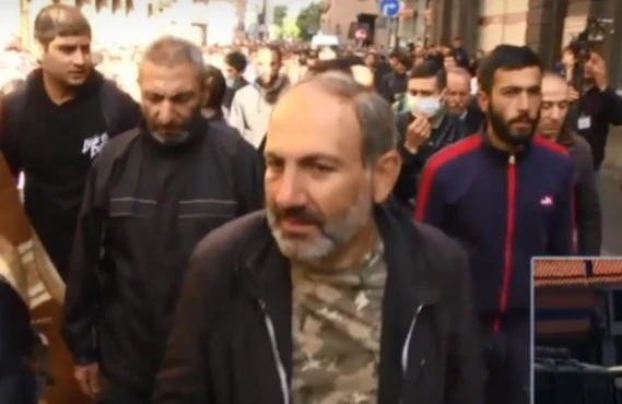 Rusiya Sarkisyanın arxasından çəkildi - İrəvanda aləm qarışdı + CANLI YAYIM