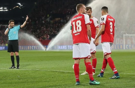 Hakim fasilədə penalti verdi - ŞOK