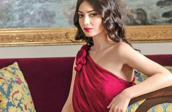 Nazir qızının açıq-saçıq FOTOları yayıldı