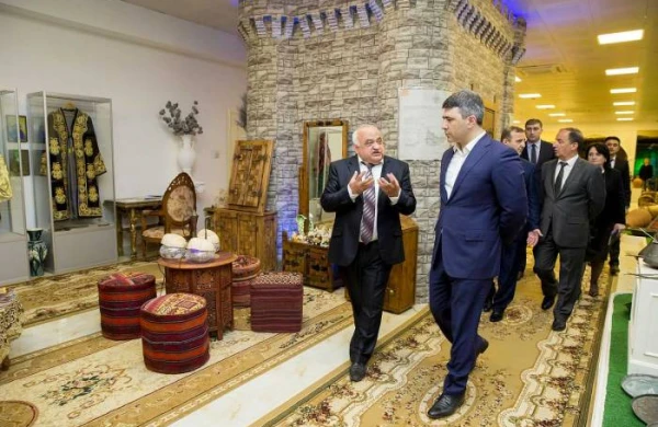 Yeni nazir yoxlamalara başladı