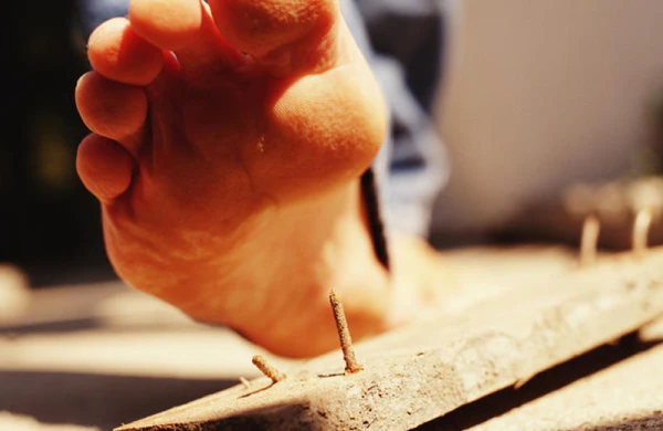 Bədəninizə batan paslı mismar ölüm səbəbiniz ola bilər