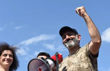 Paşinyandan şok açıqlama: "Silahlanıb Azərbaycanı məcbur edəcəyik..."