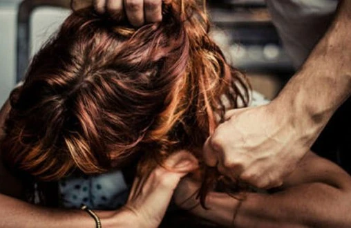 Arvadını vəhşicəsinə döydü, maşınla dəfələrlə üstündən keçdi – Azərbaycanda