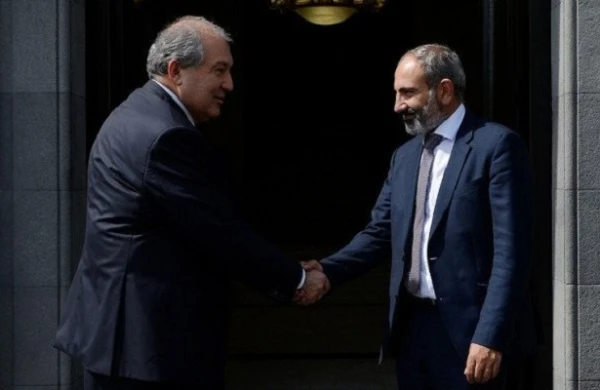 Sarkisyan Paşinyanla görüşdü