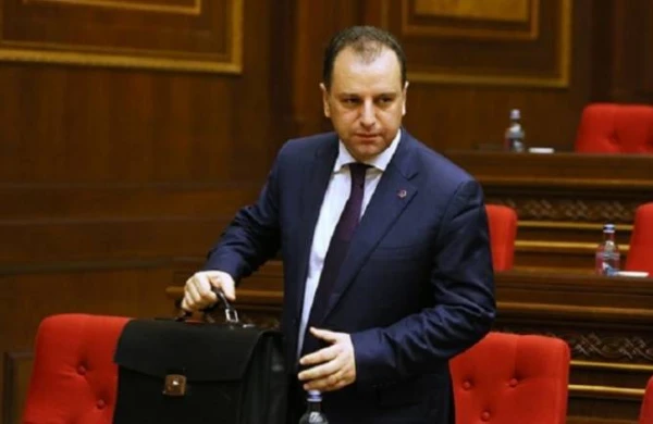 Müdafiə naziri istefa verdi - SON DƏQİQƏ