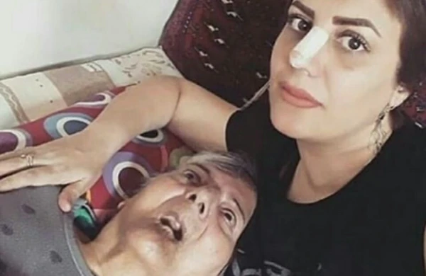 Ölən anası ilə selfi etdi -