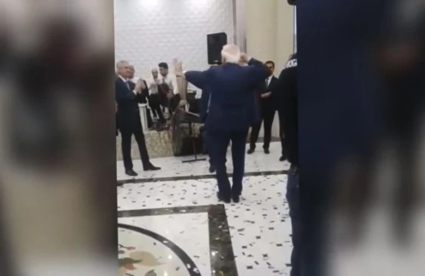 Əli Əhmədov və Hadı Rəcəbli toyda şıdırğı  rəqs etdi -