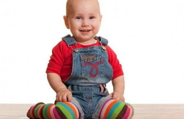 Uşaqları belə oturmağa qoymayın - Bud çıxığı riski yaradır