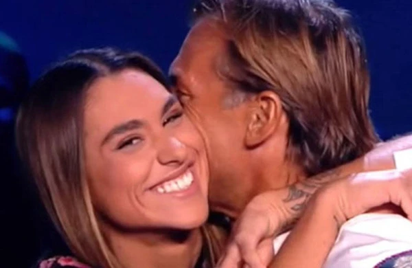 "Survivor"da 21 yaşlı qızı komanda yoldaşı zorladı - Verilişin yayımı dayandırıldı