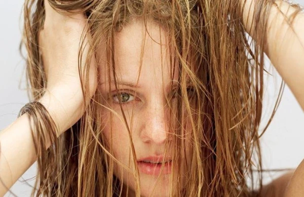 Saçlarınız bu səbəbdən yağlanır