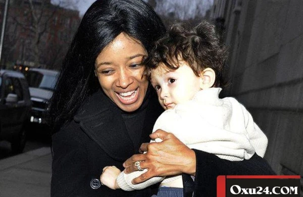 Keçmiş model oğlu ilə birlikdə özünü binadan atdı - FOTO