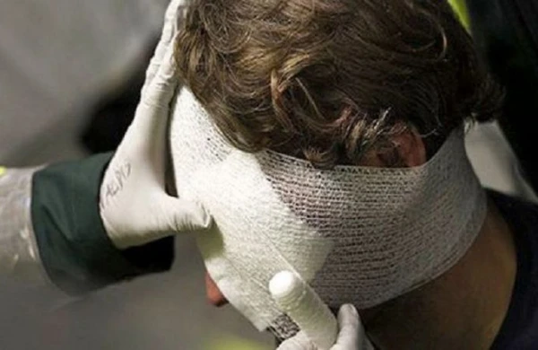 Bakıda görünməmiş olay: Xəstənin qızı butulkanı həkimin başında sındırdı