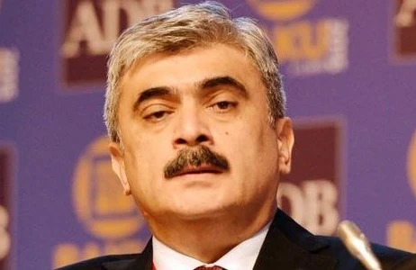 Samir Şərifov iclası yarımçıq tərk etdi: deputatların suallarına cavab vermədi