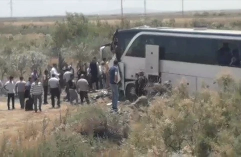 Azərbaycanda sərnişin dolu avtobus aşdı -