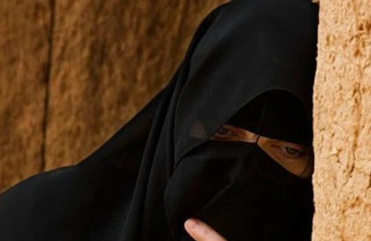 "Qadınların qara eynək taxması haramdır "-