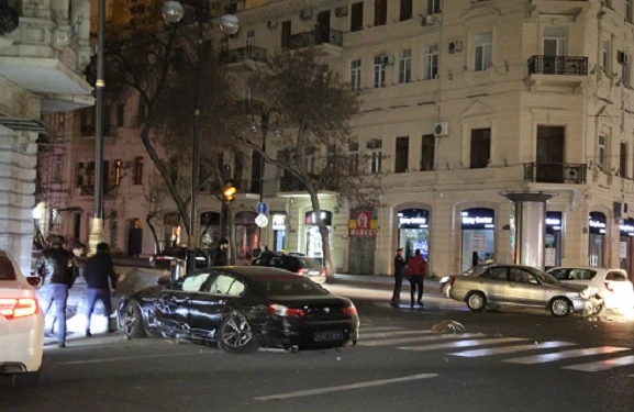 "Qədr gecəsi"ndə bədbəxt hadisə - 4 gənc yaralandı