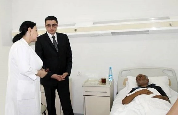 Küçədə yaşayan keçmiş iş adamı yenidən xəstəxanaya yerləşdirildi