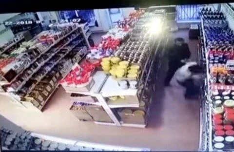 Bakıda mağazaya basqın oldu - XƏSARƏT ALAN VAR