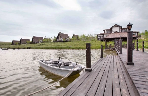 Soyadları uyğun gəlmədiyi üçün ailəni “Sakit Göl” otelinə buraxmadılar - Azərbaycanda