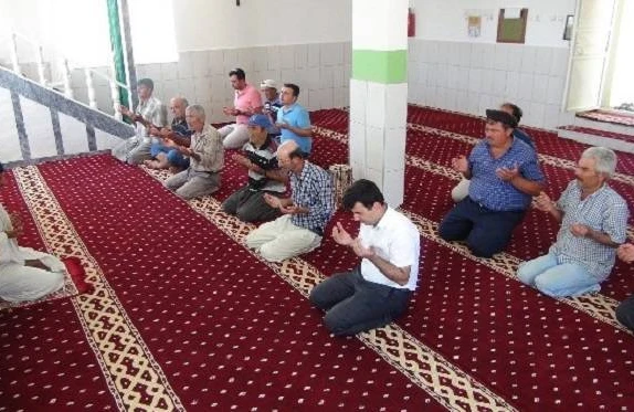 Türklər dolların ucuzlaşması üçün dua etdilər - VİDEO