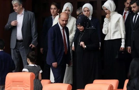 Ərdoğan nəvəsinə “Serra” adını qoydu və Türkiyəyə mesaj verdi