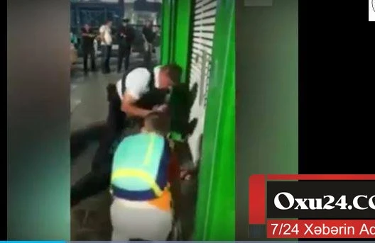 Polis uşağın gözü qarşısında atasını ölümcül döydü - ŞOK KADRLAR