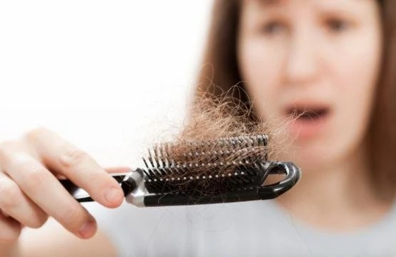 Saç tökülməsinin qarşısını alan qidalar