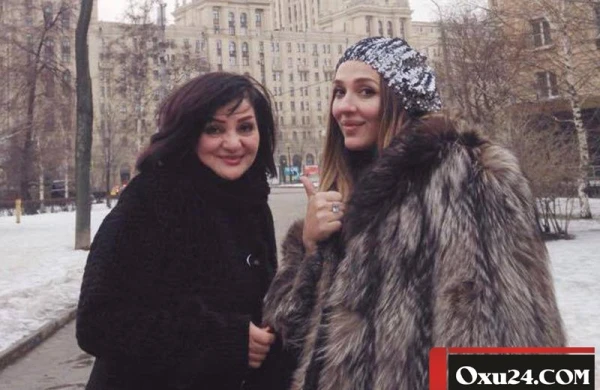 Azərbaycanlı müğənni aktrisa qayınanası ilə - FOTO