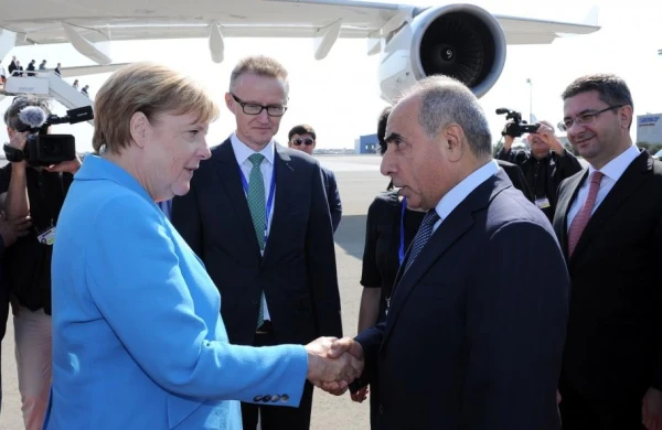 Merkel Bakıdadır-Onu qarşılamağa kimlər getdi?+FOTO