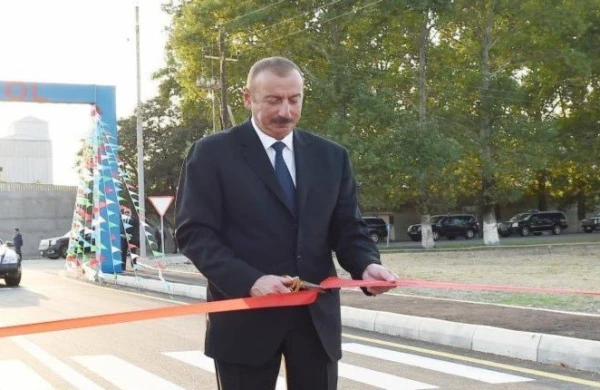 Prezident İlham Əliyev yeni avtomobil yolunun açılışında iştirak edib