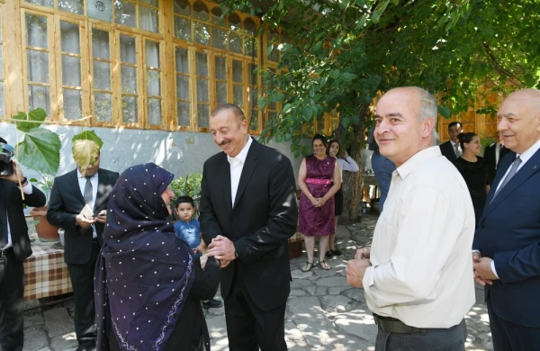 Prezident və xanımı Lahıcı gəzdi - FOTOLAR