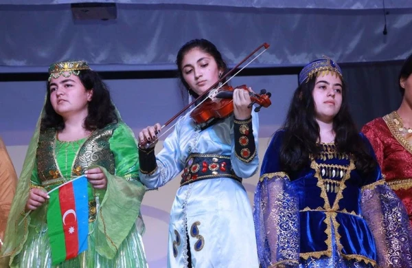 GÜRCÜSTANDA “QADINLAR ELMDƏ” ADLI QIZLAR DÜŞƏRGƏSİ KEÇİRİLİB