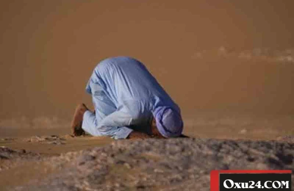 Ayaqqabıda namaz qılmaq olarmı?