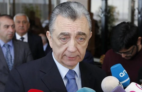 Eldar Əzizov Bakıya yeni ənənə gətirir - Eyvanlardan paltar asmaq qadağan edildi