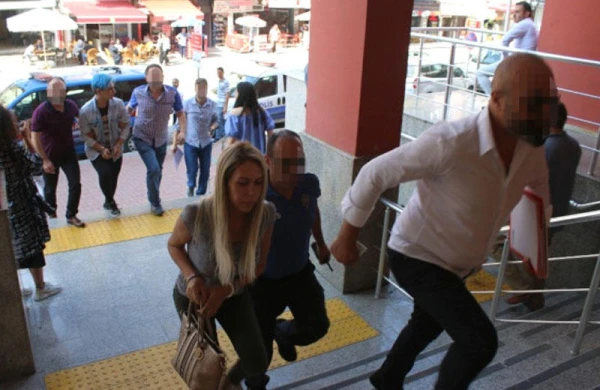 Qonşular evə girib-çıxan kişilərdən şübhələndilər - Polis içəri girəndə MƏƏTTƏL QALDI - VİDEO