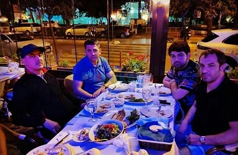 Elmar Vəliyev oğlu ilə restoranda - Yeni foto