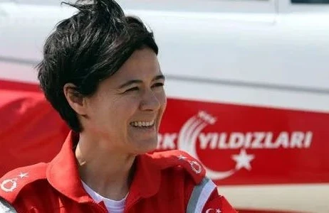 Türkiyənin ilk qadın pilotu Bakı səmasında - FOTO