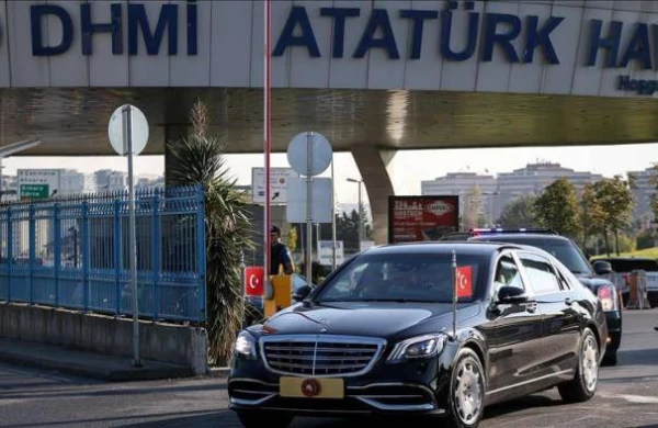 Ərdoğan Hulusi Akarla birlikdə Bakıya gəlir