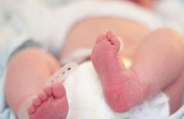 Anası yuxuladı, körpə altında qaldı - ŞOK ÖLÜM